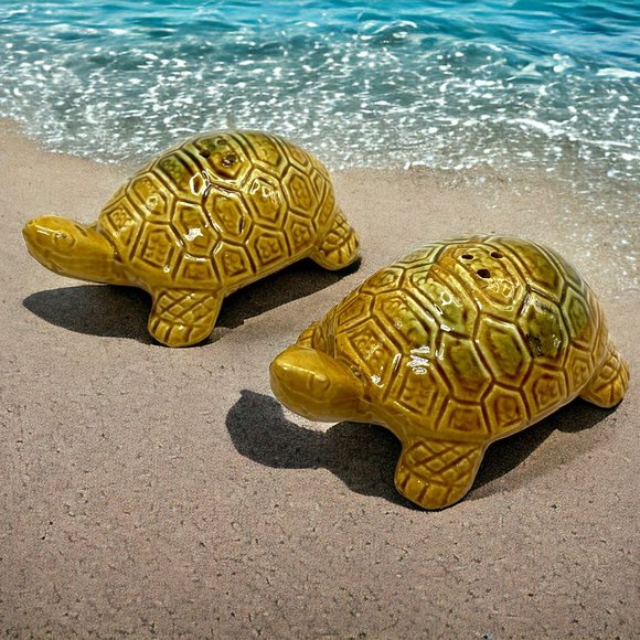 Ceramic Turtles Salt and Pepper Shakers Vintage *READ* - Picture 1 of 7